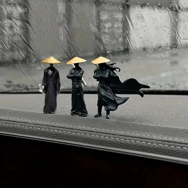 QuickFit Auto 3-teiliges Mini-Samurai-Statuen-Set für den Auto-Innenraum in Schwarz - Bild 1