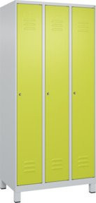 C+P Spind Classic PLUS Garderobenschrank mit 3 Abteilen, Füße, Zylinderschloss und 3 Garderobenhaken, Farbe: Grau/Grün, H x B x T: 195 x 90 x 50 cm - Bild 1