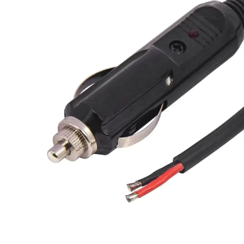Universal Auto Zigarettenanzünder Steckdose Adapter für 12V und 24V in Schwarz - Bild 2