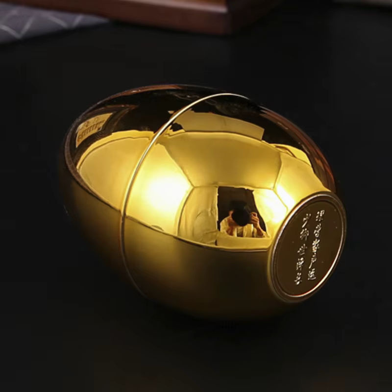 Eiförmige Zahnstocherbox aus Metall in Gold im Vintage-Design als geometrische Tischdekoration - Bild 4