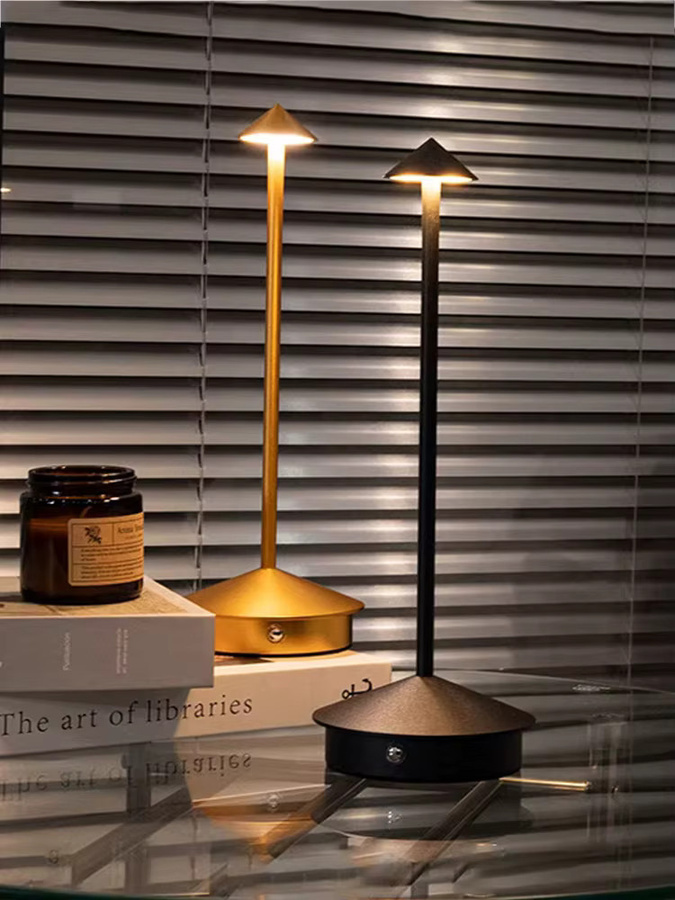 Wiederaufladbare LED-Tischlampe mit Berührungssensor und 3 Farbmodi für modernes Ambientlicht und Schlafzimmer, Metall - Bild 8