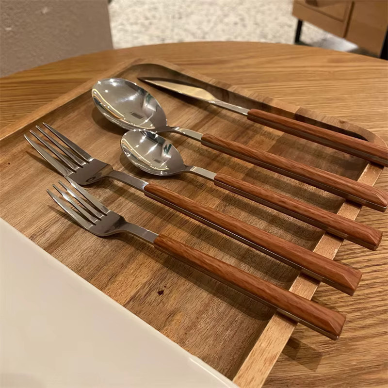 KATELV Koreanisches Besteckset aus poliertem Edelstahl mit Holzgriff in Braun bestehend aus Messer, Gabel, Löffel und Stäbchen - Bild 4
