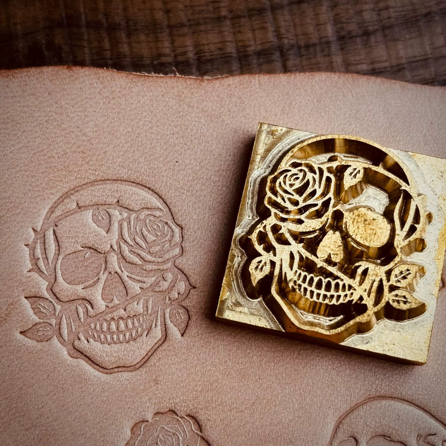 Heißprägestempel mit Rosen-Totenkopf-Design aus Messing in Gold für Leder, Holz und Ton - Bild 2