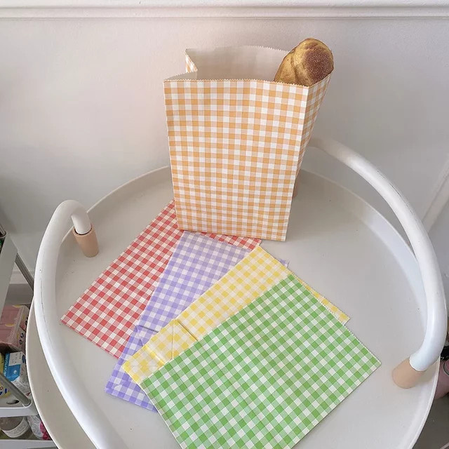 Multifunktionale DIY Geschenk- und Aufbewahrungstasche aus bunt kariertem Kraftpapier für deinen Schreibtisch - Bild 1