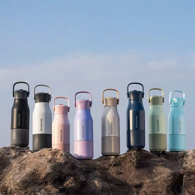JUSTINLAU Isolierte Sportflasche aus Edelstahl 304 mit Hängegriff und Becherhülle, Thermobecher mit Strohhalm, 700 ml, Weiß und Schwarz - Bild 3