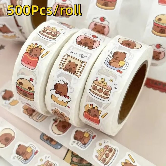 Bandai Capybara Aufkleber-Rolle mit 500 Stück, wasserfeste PVC-Selbstklebeaufkleber in Multicolor mit niedlichen Tier- und Lebensmittel-Motiven für Laptops, Scrapbooks und Handys - Bild 1