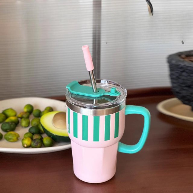 Yiran Furniture Thermoskanne mit Saugnapf und Strohhalm aus Edelstahl, Wasserbecher mit großem Fassungsvermögen, 600 ml - Bild 1