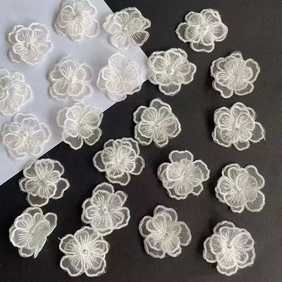 10 Stück Organza-Blumenapplikationen in Weiß und Gold, 3D bestickte Chiffon-Rosen als transparente DIY-Dekoration für Näh- und Bastelarbeiten, Durchmesser: 4 cm - Bild 3