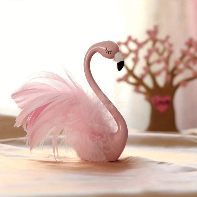 Rosa Flamingo Figur mit Federdekor von chenxiaogang als dekoratives Schwan Ornament in Pink - Bild 1