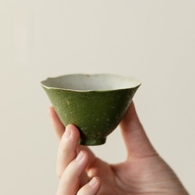 Retro Keramik-Teetasse mit Blumenmuster in Grün-Orange, hutförmige Teetasse für Kung-Fu-Tee oder als Räucherschale - Bild 1