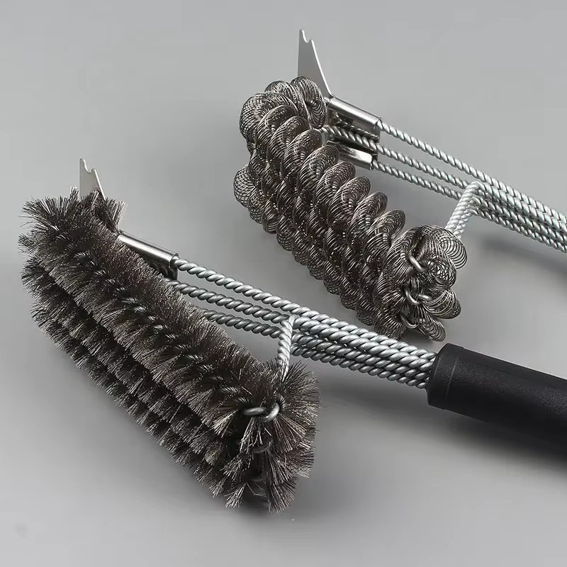 3-in-1 Grillreinigungsbürste und Schaber aus Edelstahl in Silber, 18 Zoll - Bild 3