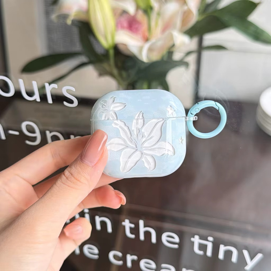 Stoßfeste Apple AirPods Schutzhülle im koreanischen Stil mit hellblauen Lilien und Anhänger, Farbe: Blau - Bild 3