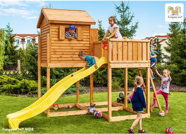 Fungoo Spielhaus My Side in Teak mit Rutsche, Holzdach und Steuerrad - Bild 1