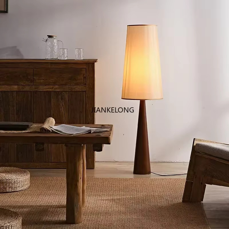 JIANKEXING Nordische Holz-Stehlampe mit beige Stoffschirm, minimalistische LED-Stehleuchte im Wabi Sabi Stil für Wohnzimmer und Schlafzimmer - Bild 1