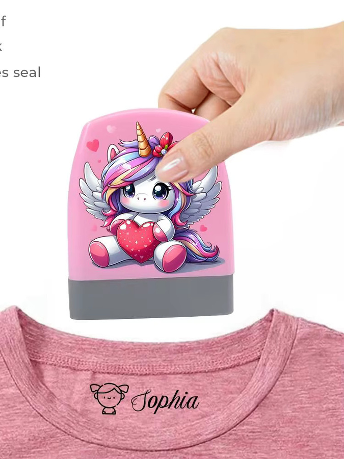 Personalisierter Selbstfärbender Blitzstempel mit Einhorn-Emblem in Pink für Schuluniformen - Bild 3
