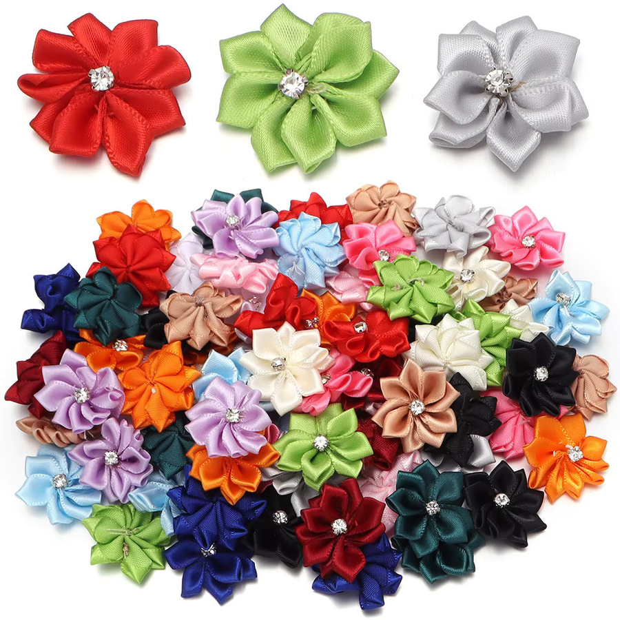 10 Stück handgefertigte Satinband-Blumen mit Strasssteinen in Rot und Multicolour, 30 mm Durchmesser, ideal für DIY-Dekorationen und Hochzeiten - Bild 2
