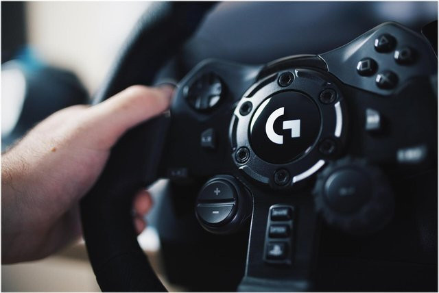 Logitech G923 Lenkrad- und Pedale-Set Schwarz für PC und PlayStation 4 - Bild 1