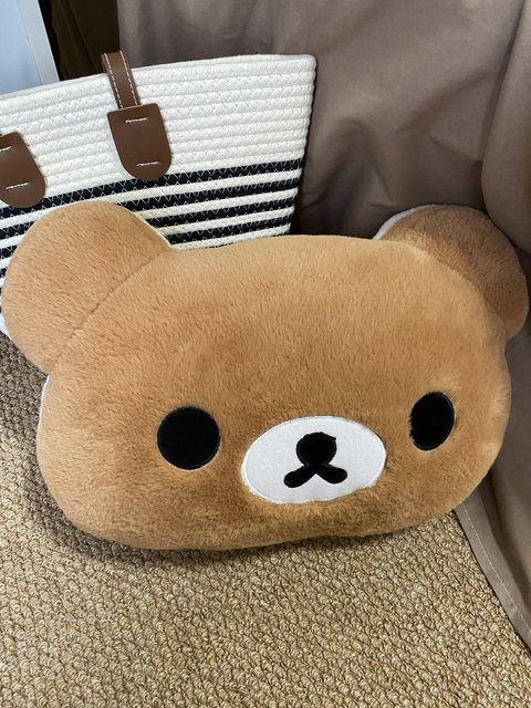 Kawai Rilakkuma Bär Doppelseitiges Plüschkissen in Braun von Yiran Health & Beauty - Bild 1