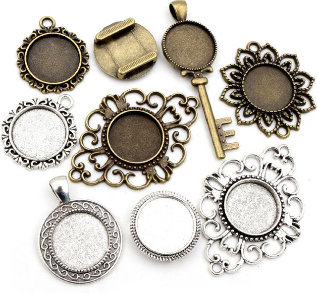Wadsfred Charms Anhänger, Bronze und antike Versilberung, 18 mm, Unisex - Bild 1
