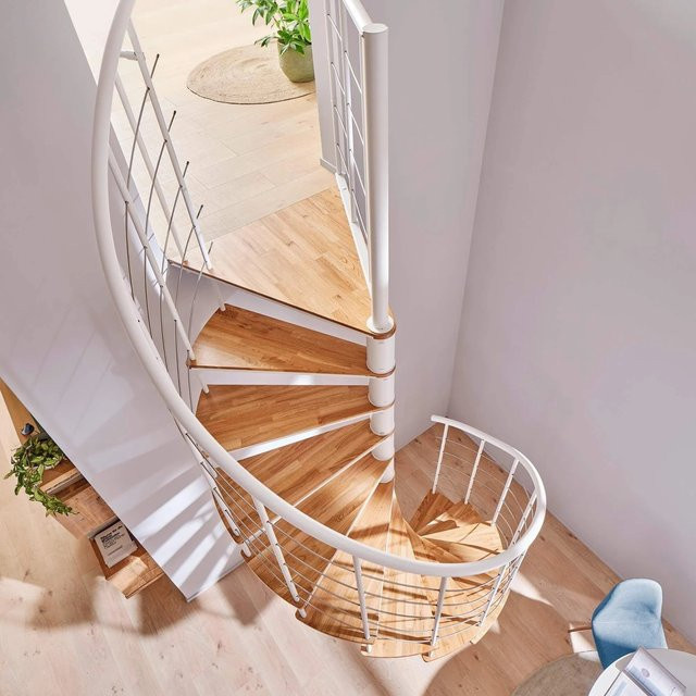 Treppen Intercon Wendeltreppe Select mit 13 Stufen in Polar-Weiß und Eiche Natur, Durchmesser: 140 cm - Bild 1