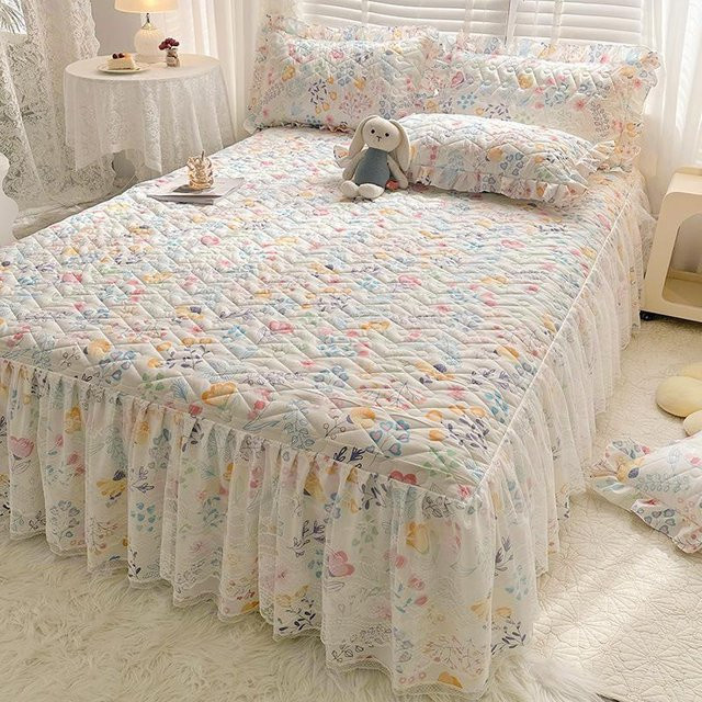 Your Warm Home 3-teiliges Bettwäsche-Set im Prinzessinnen-Stil mit gestepptem Baumwollspitze-Spannbettlaken und Tagesdecke, Farbe: Weiß, B/T: 150 x 200 cm - Bild 1
