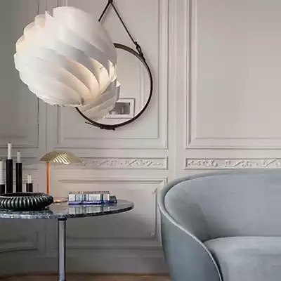 Gubi 5321 Tischleuchte in Messing und Weiß - Bild 1