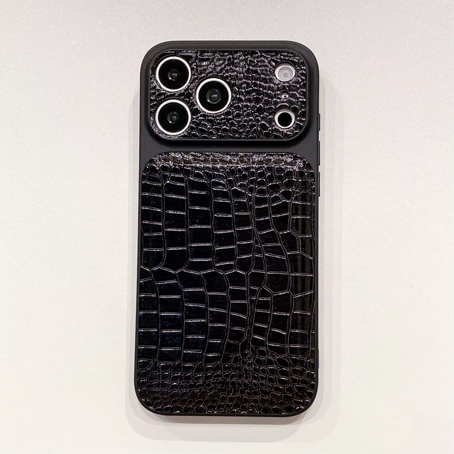 Stoßfeste Apple iPhone Handyhülle mit glänzender Krokodilleder-Textur und Kameraschutz in Schwarz - Bild 3