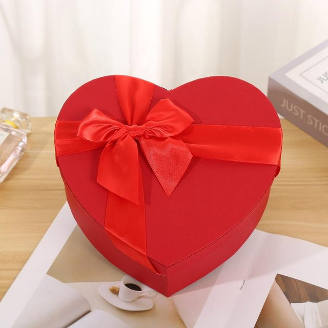 Herzförmige Geschenkbox aus Papier in Rot von JZxiongkun für den Valentinstag - Bild 1