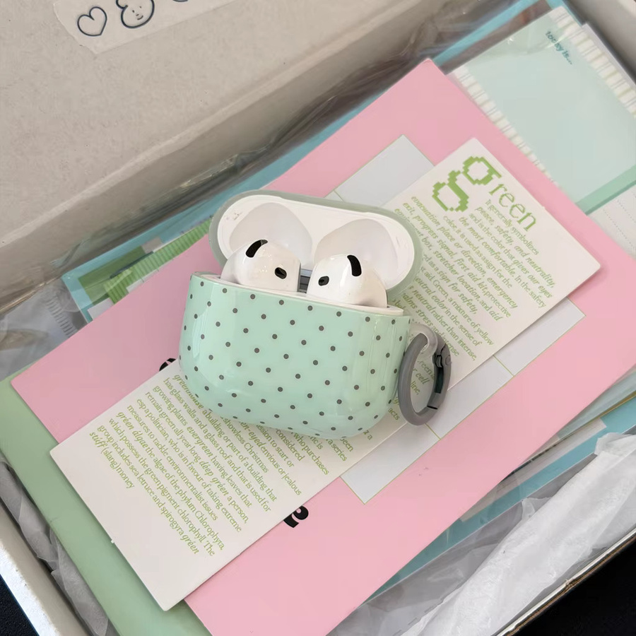 Stoßfeste Schutzhülle mit Polka-Dot-Design und Haken für Apple AirPods Pro 1, 2 und 3 sowie AirPods 1, 2, 3 und 4 in Weiß - Bild 2