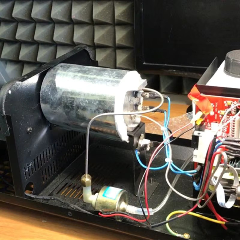 E8BD 18W 40DCB Ölpumpe und Saugmotor für Nebelmaschinen und Wassernebler in Silber, IP65 Schutz für DJ-Showbühnen - Bild 4