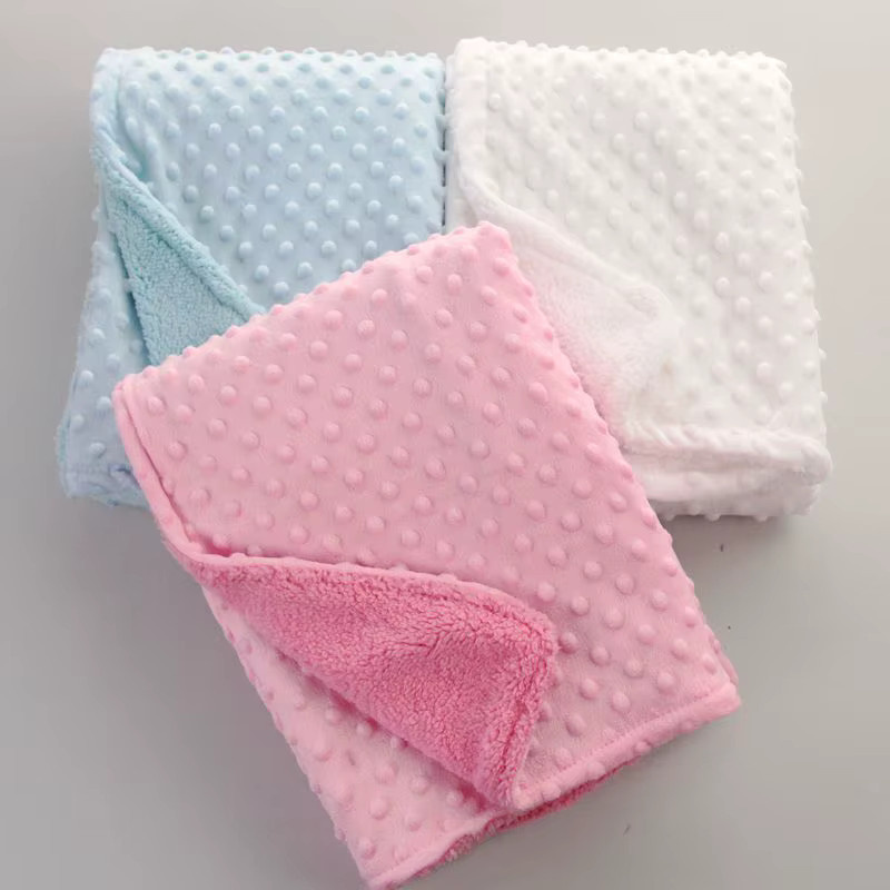 Personalisierte Baby-Doudou-Decke von NanBeiCat in Pink als Pucktuch für Kinderwagen, Bett und Wiege aus Polyester - Bild 1