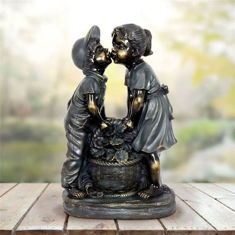 Deko-Skulptur Kinder küssen als Gartenornament für den Außenbereich - Bild 1