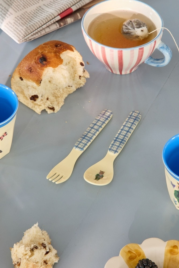 Rice Melamin Löffel und Gabel Set Nathalie Lété Print in Blau - Bild 2