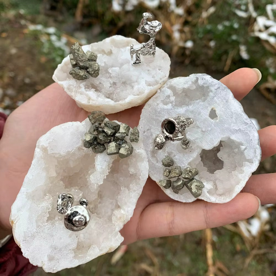CrystalHola Kristall-Miner Ornament aus Naturstein in Weiß für dein Zuhause oder Arbeitszimmer - Bild 5