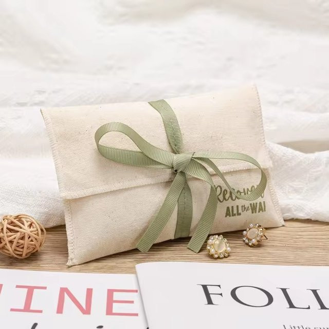 Personalisierbarer Schmuck-Geschenkbeutel aus Bio-Baumwolle in Beige - Bild 1