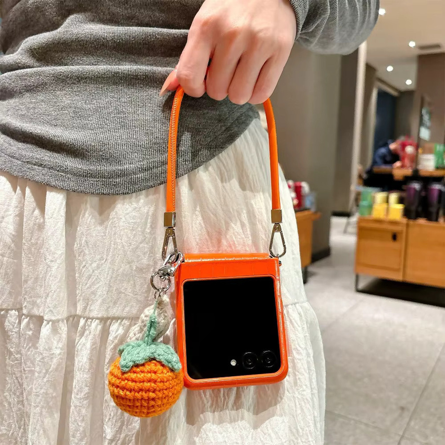 Motorola Razr 70 60 50 Ultra Schutzhülle mit Krokodilleder-Muster und Armband in Orange - Bild 2