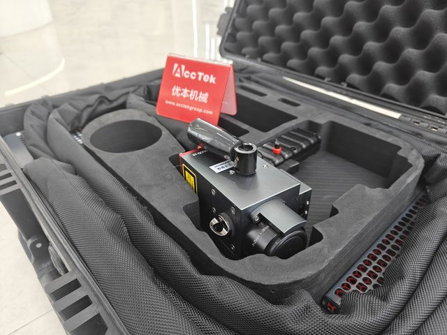 ACCTEK Tragbare Gepäck Laser Reinigungsmaschine zur Rost- und Ölentfernung - Bild 1