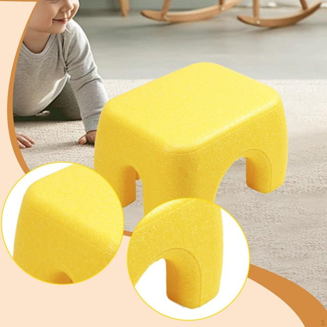 Gelber Kinderhocker aus Schaumstoff mit abgerundeten Kanten als Mehrzweck-Fußhocker und Sitzstufe für den Kindergarten oder das Kinderzimmer - Bild 1