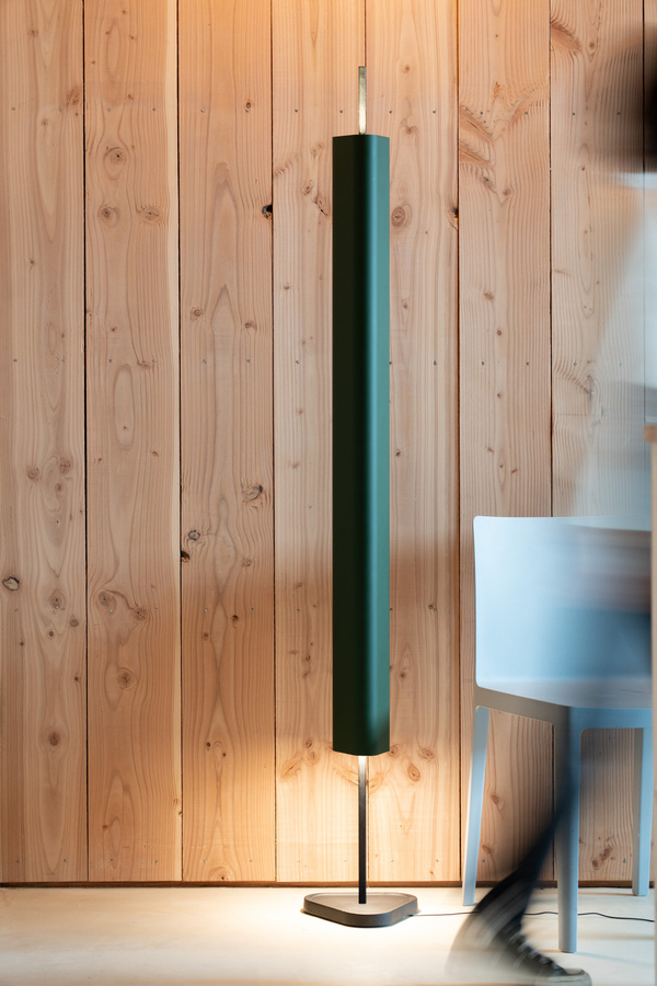 Flos Emi Stehleuchte in Grün aus Aluminium und Polycarbonat mit dimmbarer LED-Beleuchtung - Bild 2