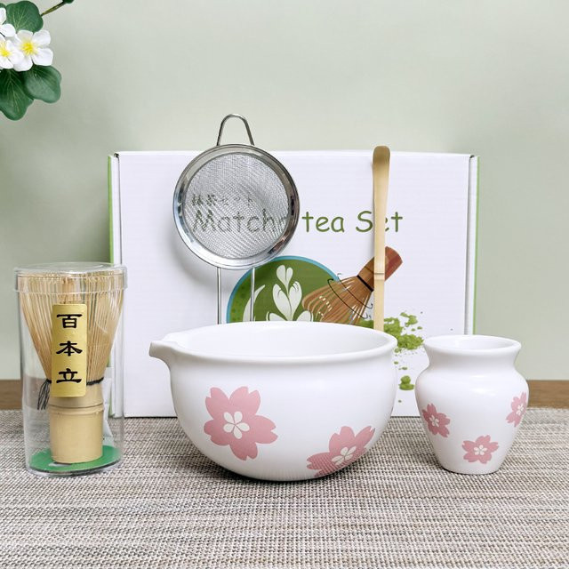 5-teiliges Matcha-Set in Pink und Weiß mit Keramik-Matchaschüssel, Teekanister und 100-Zinken-Schneebesen von bespritgift - Bild 1