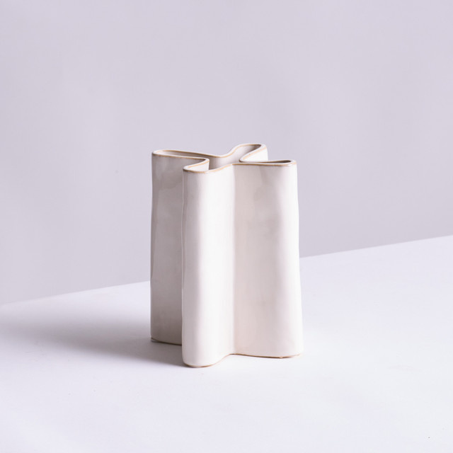 Moderne Keramik Vase von BLUME2000 in Weiß für den Tisch, Höhe: 40,0 cm, Breite: 11,5 cm, Tiefe: 1,0 cm - Bild 1