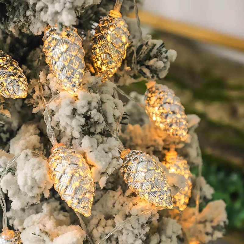 LED Weihnachts-Lichterkette mit 10 Lichtern in Form von Tannenzapfen, warmweiß, Gold und Silber, Länge: 1,5 m - Bild 5