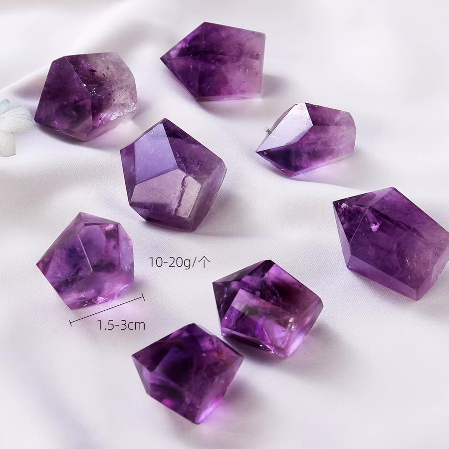 Natürlicher Amethyst-Kristall in Lila als Dekorationsobjekt und Heilstein von Sisterstone - Bild 2