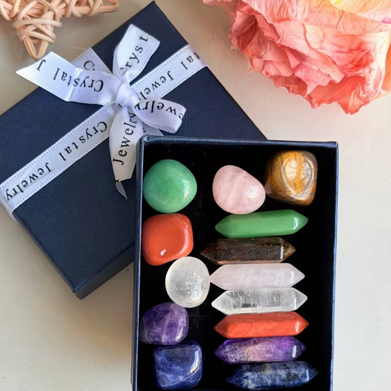 CrystalHola Set aus 7 Chakra-Doppelspitzen und getrommelten Stein-Kristallen in Multicolour - Bild 1