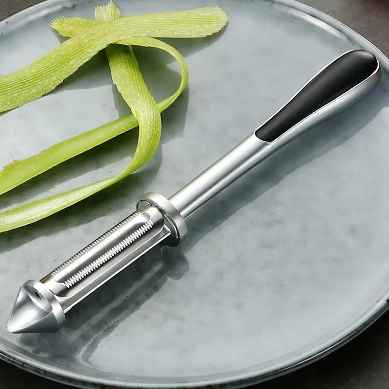 Multifunktionaler Obst- und Gemüseschäler aus Edelstahl in Silber als scharfer Cutter und Slicer für Kartoffeln und Karotten - Bild 3