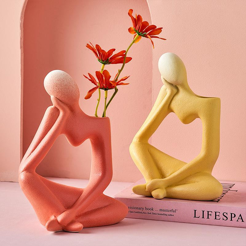 Minimalistische abstrakte Keramikvase in Weiß für deine moderne Wohnzimmerdekoration von Household supplies MH - Bild 2