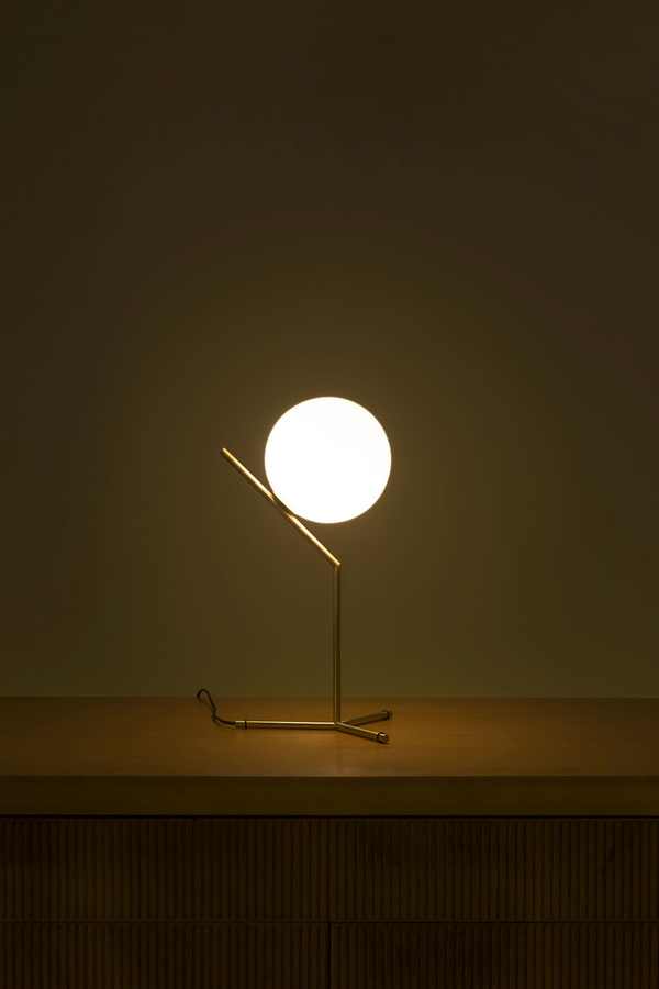 Flos IC T1 High Stehleuchte in Gold/Messing mit Opalglas und dimmbarer Funktion - Bild 2