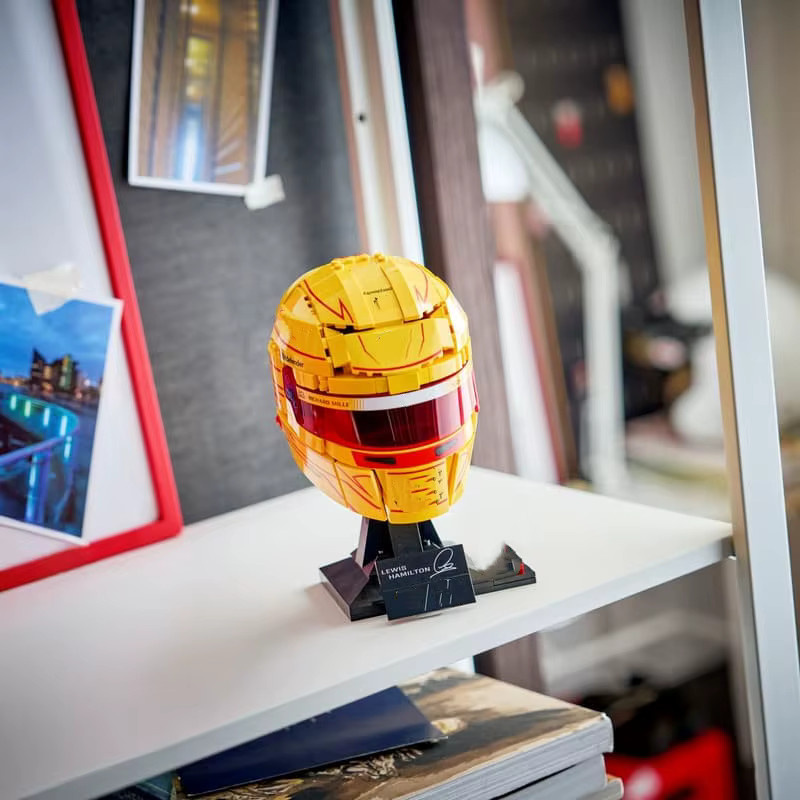 Potdemiel Scuderia HP Lewis Hamilton Helm, Baustein-Modell, 884 Teile - Bild 3