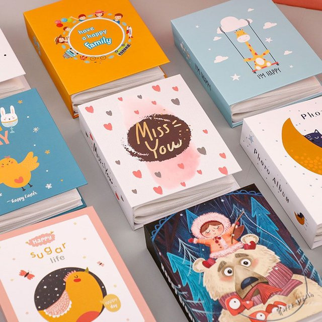 4R Fotoalbum mit 100 Stück niedlichen Cartoon-Einsätzen als Gedenkbuch und Kindergeschenk - Bild 1