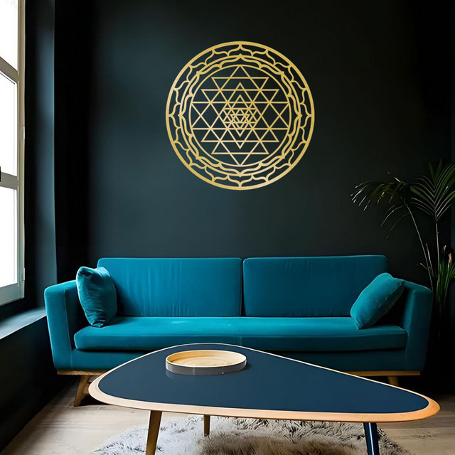 Sacred Yantra Mandala Wandskulptur aus Metall in Gold, kreisförmiges Mandala mit geometrischem Design im Boho-Stil - Bild 1